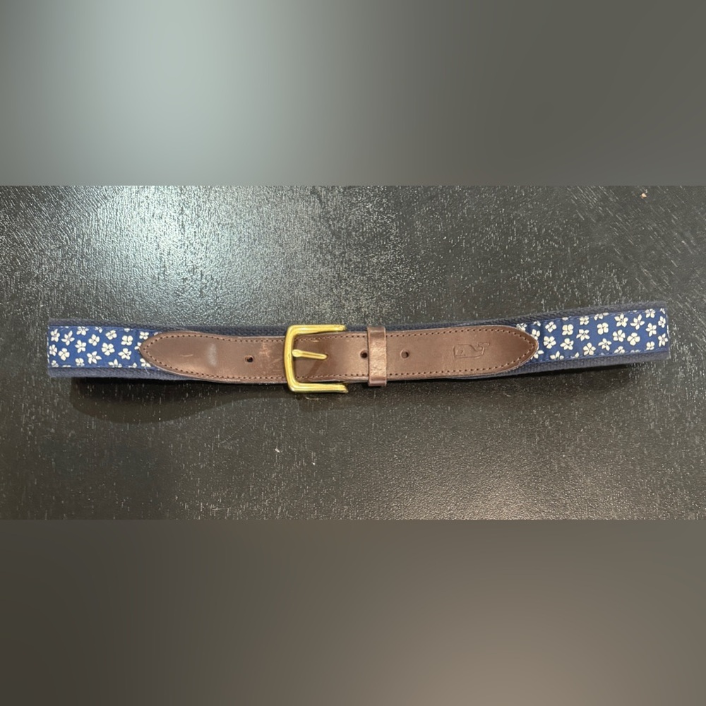 Vineyard Vines leather/fabric belt. Size 32